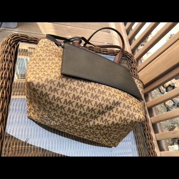 Michael kors candy large signature reversible tote bag with wrislet - Picture 6 of 8